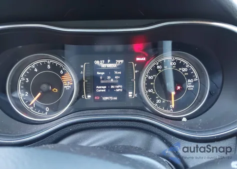 2019 Jeep Cherokee Latitude 4X4 z USA, uszkodzony, nr VIN 1C4PJMCB3KD330386